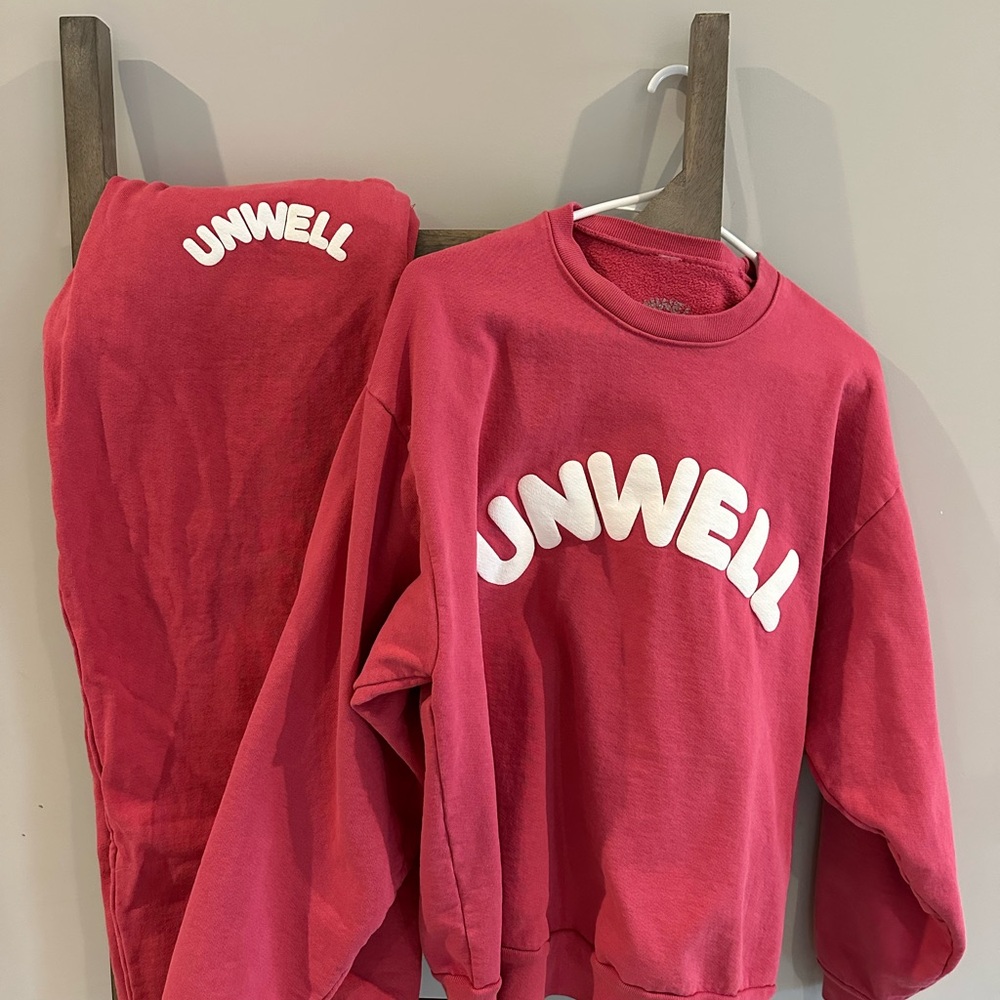 UNWELL Sweatshirt and Pants Set
